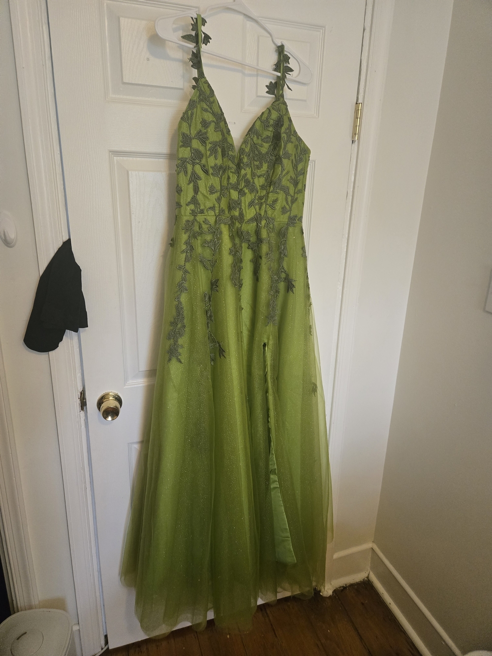 Green V-Neck Embroidered Prom Dress